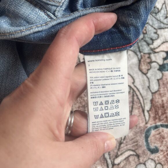 Tommy Hilfiger Womens Denim Floral Embroidery Size 2 Raw Hem Light Wash EUC - Picture 10 of 10